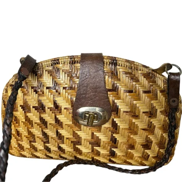 Vintage Woven Straw Crossbody Bag Leather Strap & Turnlock Closure - Picture 2 of 7